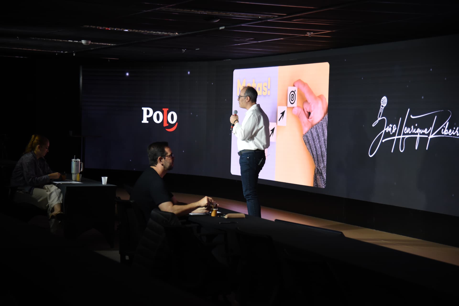 Bastidores de Arena Academy